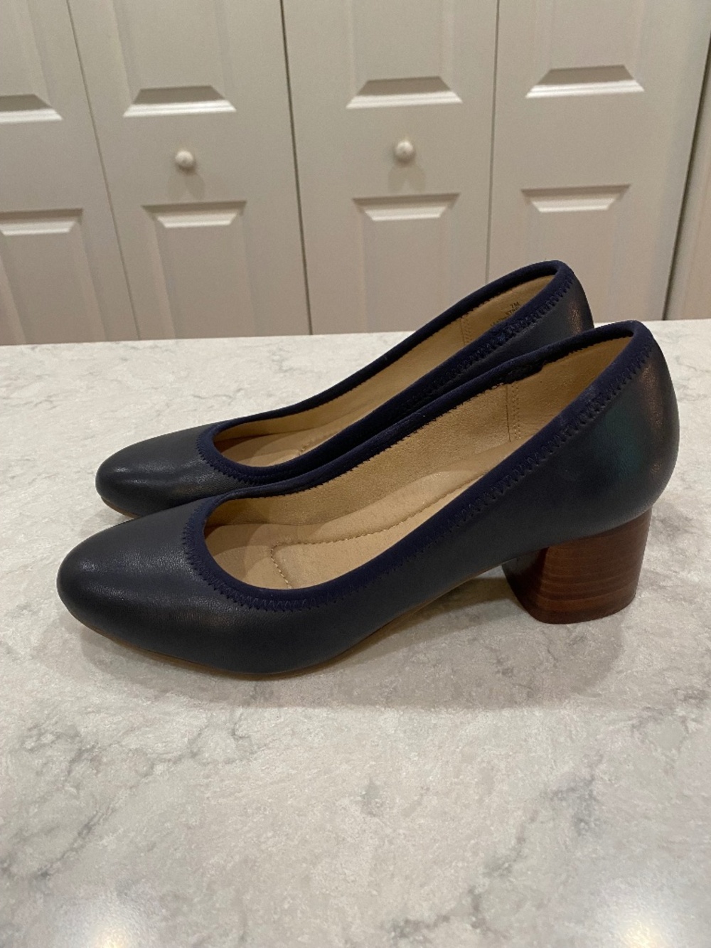Earth Leather Navy Heels Size 7